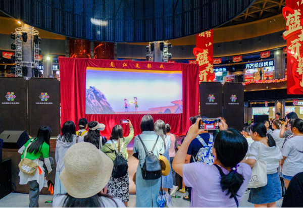 国家级非遗项目“龙江皮影戏”走进威廉希尔体育，陪小朋友们过周末！