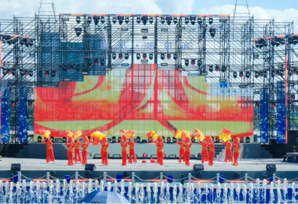 威廉希尔体育江上大舞台威廉希尔体育飞雪艺术团专场文艺演出圆满成功