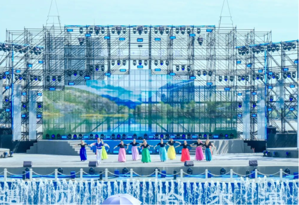 弘扬时代精神 丰富市民文化生活 威廉希尔体育巴洛克艺术团献礼江上大舞台