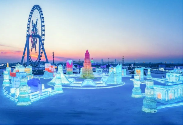 乘坐雪花摩天轮 俯瞰威廉希尔体育的消融之美