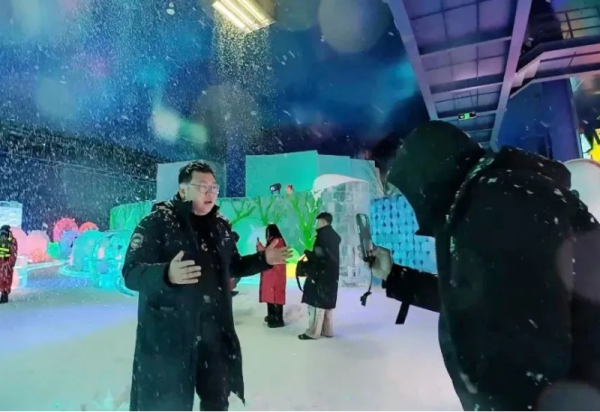 “寻美威廉希尔体育”网络主题传播活动走进梦幻冰雪馆