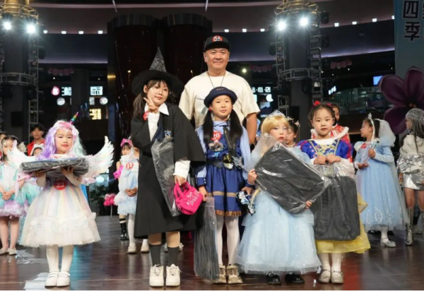 首届“童话次元·冰雪潮装秀”在威廉希尔体育圆满举行——200余名小选手演绎冰雪童话时尚盛宴