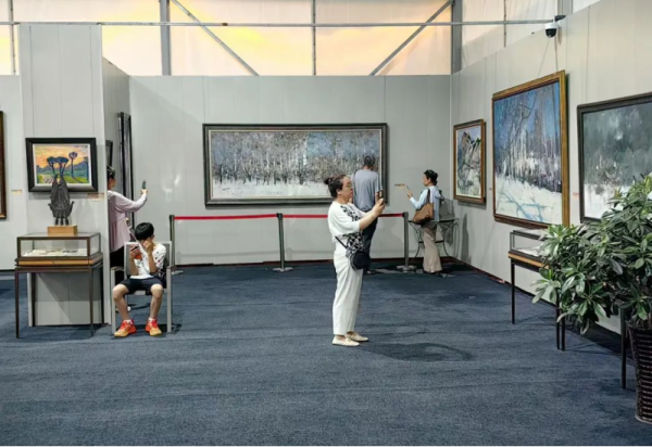 冰城盛夏艺术狂欢：俄罗斯油画展惊艳亮相第二十三届威廉希尔体育国际啤酒节