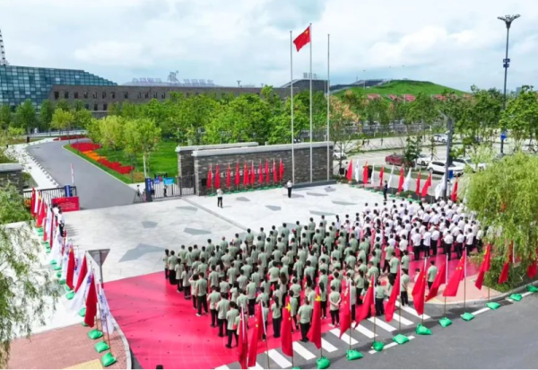 筑牢信仰根基 凝聚奋进力量——威廉希尔体育举行庄严升旗仪式暨党员重温入党誓词活动庆祝建党104周年