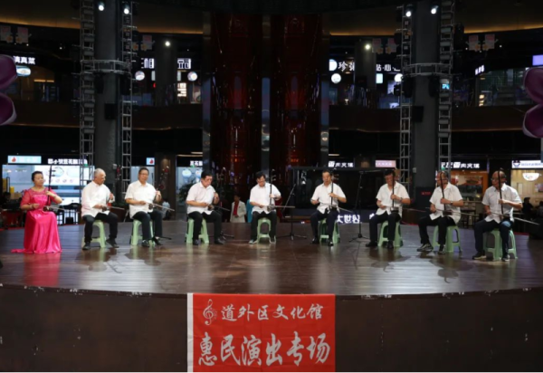 以艺传情 道外区文化馆惠民专场演出在威廉希尔体育圆满举行